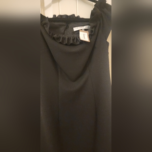 Trina Turk Black Off the Shoulder Ruffled Seek Dress Size 0 NWT - Picture 5 of 5